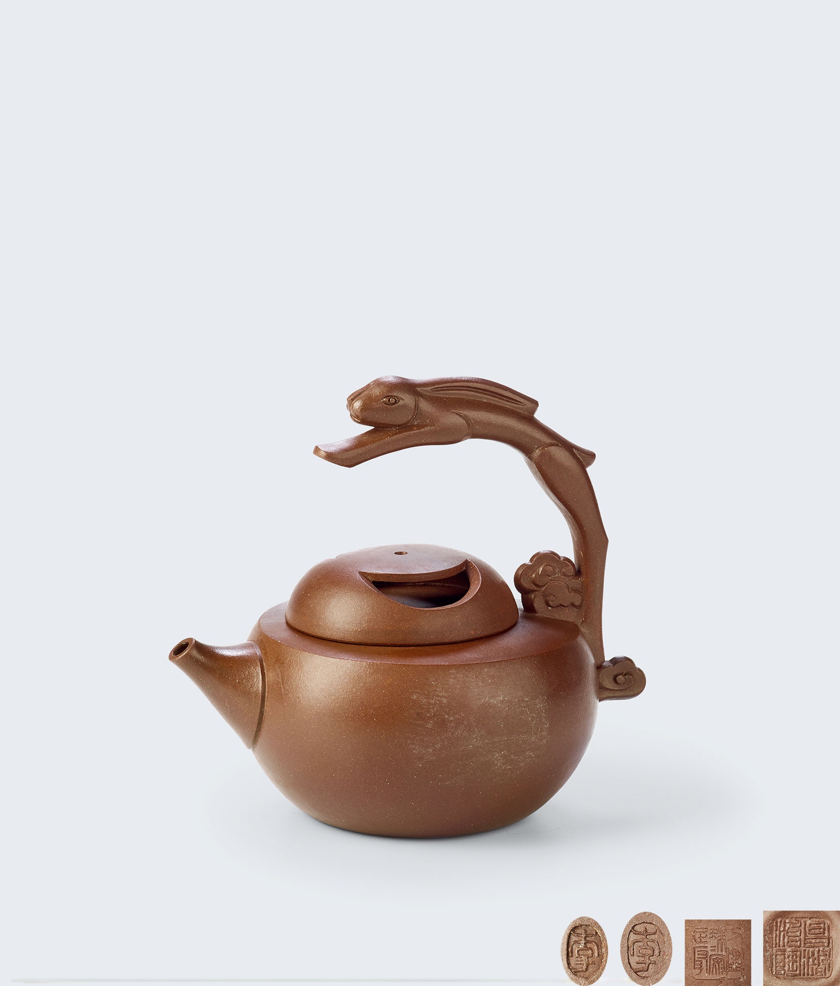 当代 李昌鸿制月兔提梁壶