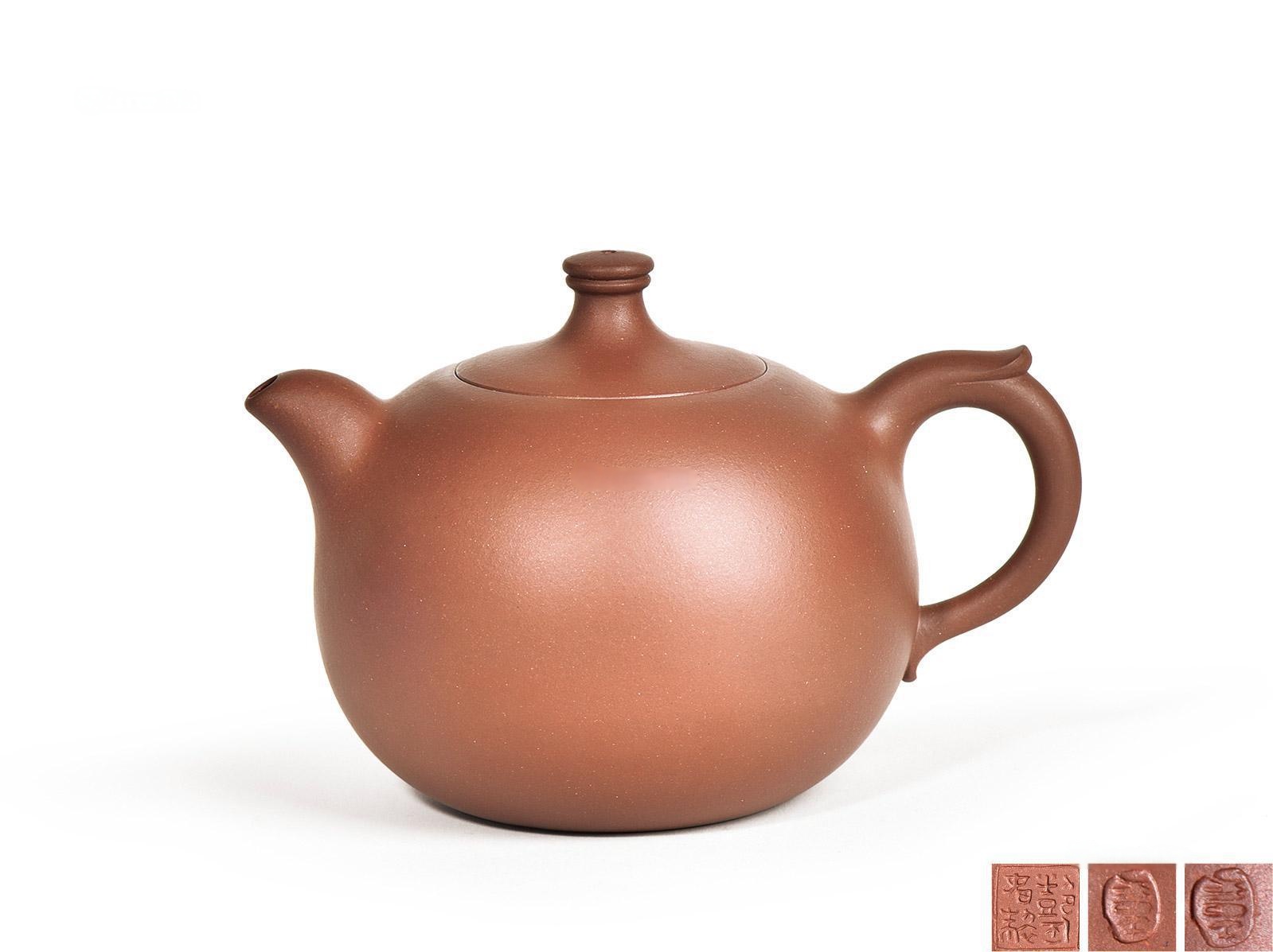 许艳春制天球茗壶（制于2011年）