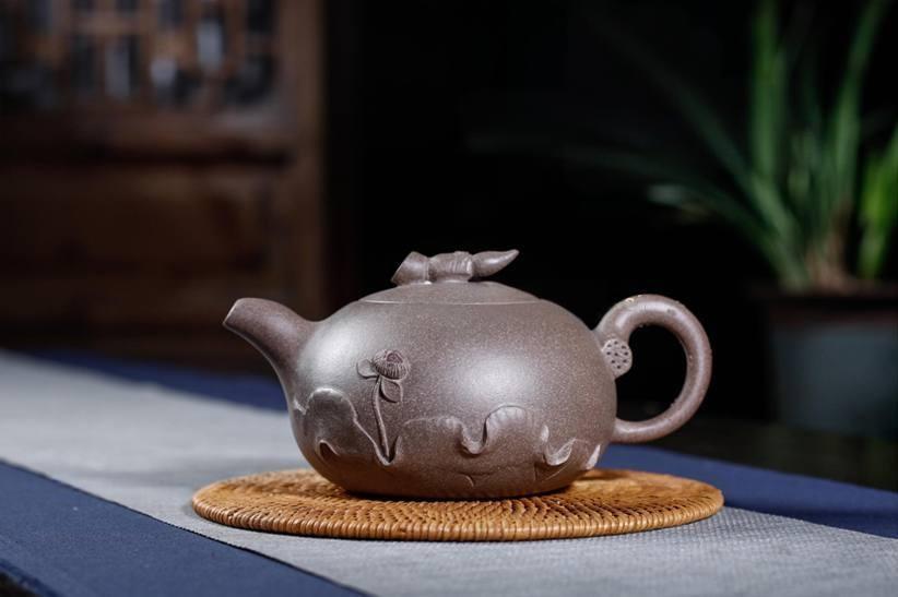 沈翠莲 2023年作 忆莲醉荷壶