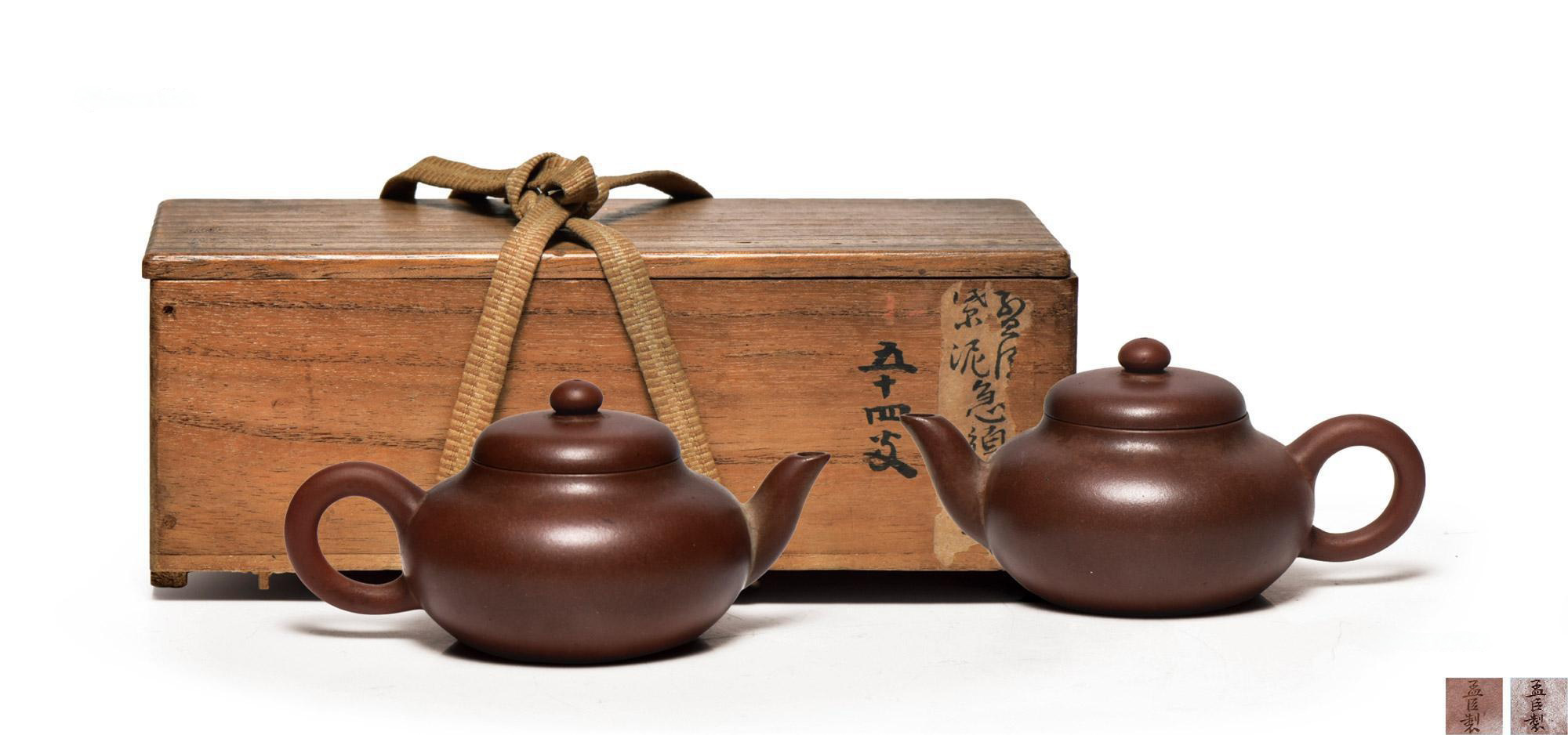 清晚期 孟臣制款紫泥梨形壶（原共箱） （一对）