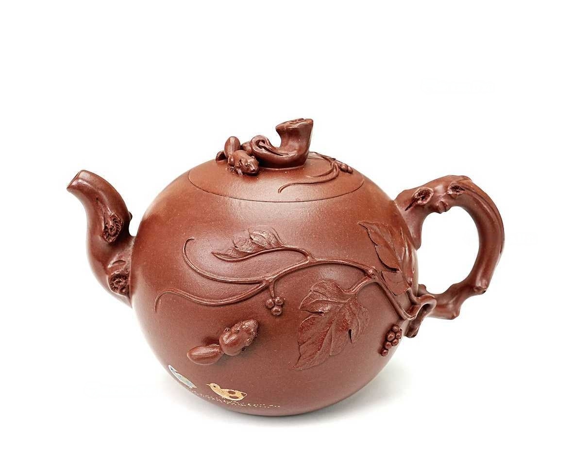 桑黎兵 当代 松鼠葡萄壶