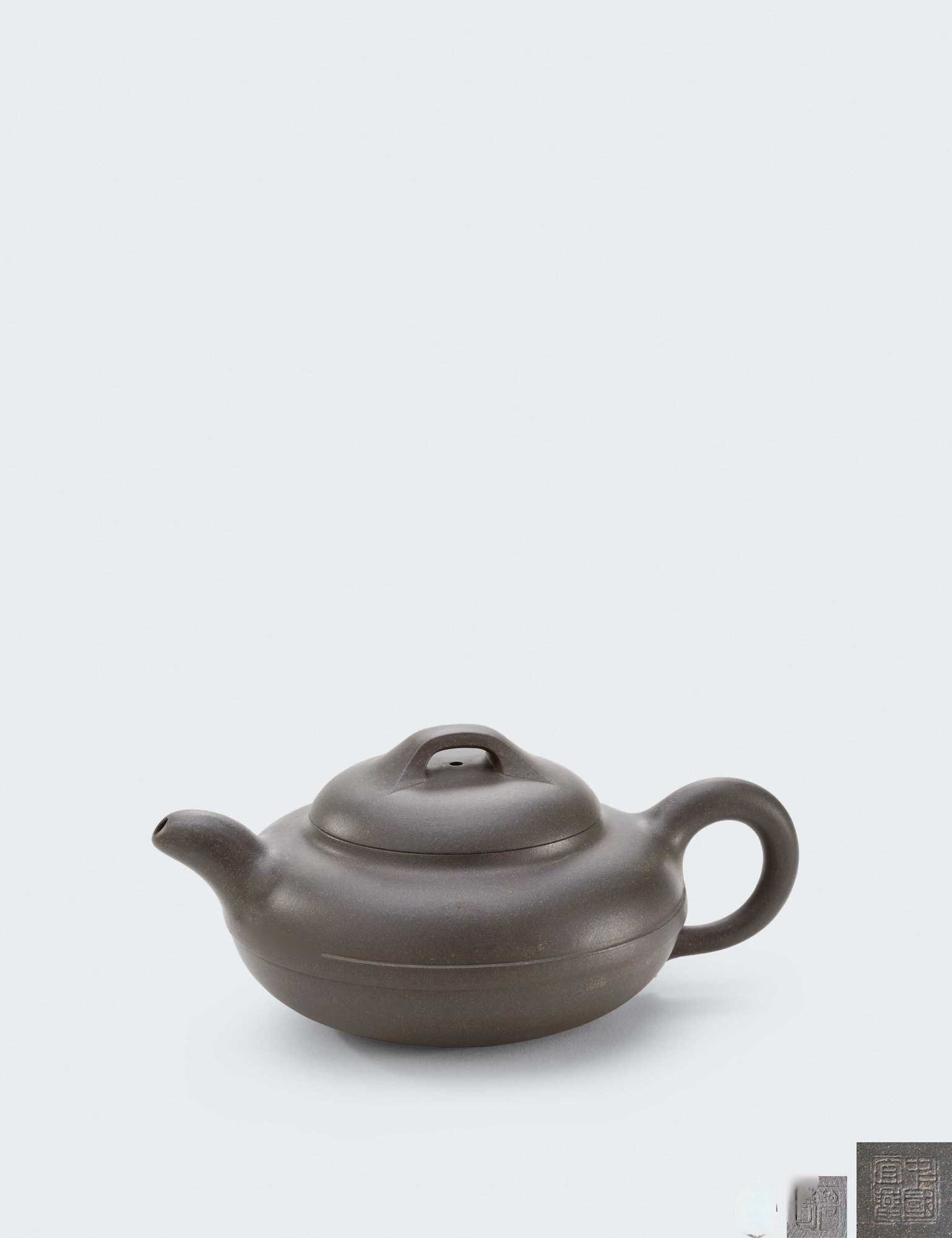 当代 李碧芳制中国宜兴款绿泥线圆壶